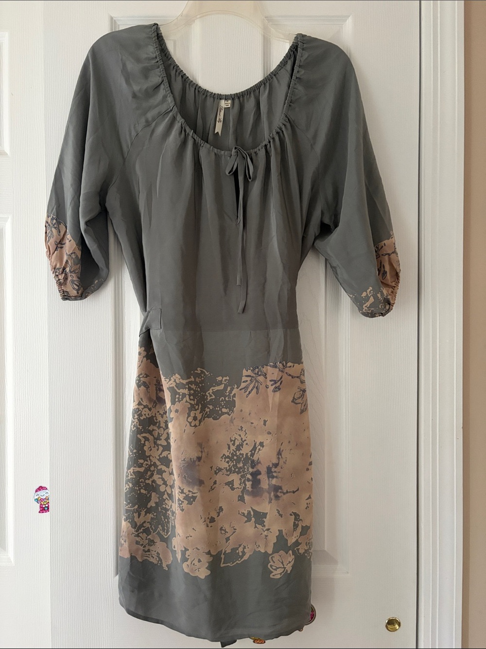 Petticoat Alley Gray and Beige Printed Scoop-Neck Midi Dress
